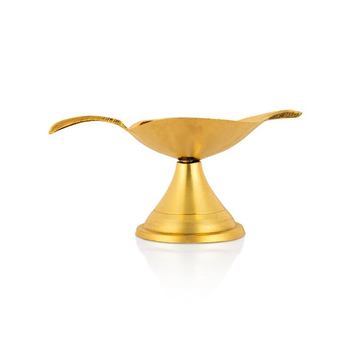 Pan Leaf Deep Aarti - 1.5 x 4 Inches | Brass Aarti/ Kapoor Dhani/ Camphor Burner With Handle For Daily Pooja Use