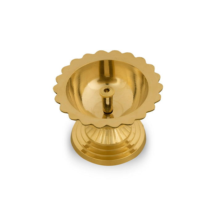 Brass Amar Deep With Base - 4 x 3 Inches | Brass Lamp/ Brass Vilakku With Star Design Lid for Pooja/ 260 Gms - Nanda Deep & Pyali Deep