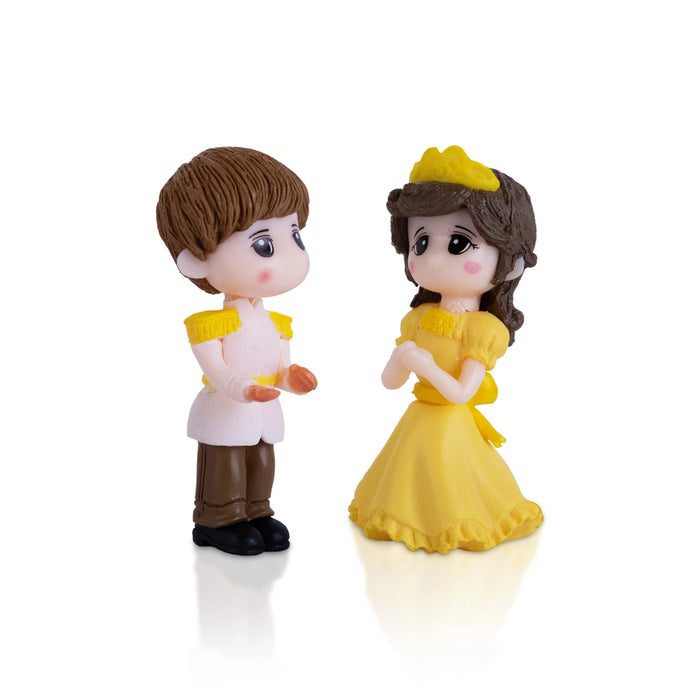 Young Couple Pair - 2 X 1 Inches | Cute Couple/ Sweet Couple/ Resin Showpiece For Home Decor - Fibre Murties