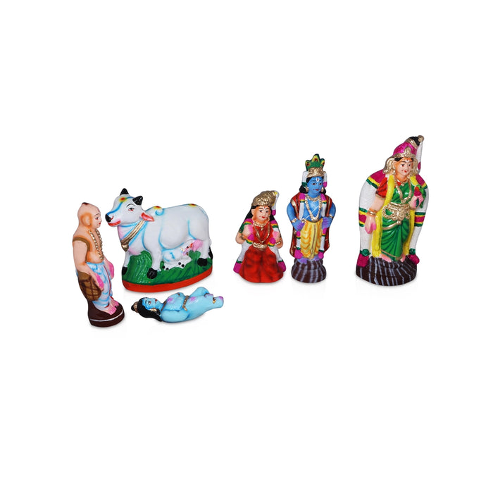 Beautiful Navaratri Golu used in festive golu bommai set and dasara doll set celebrations
